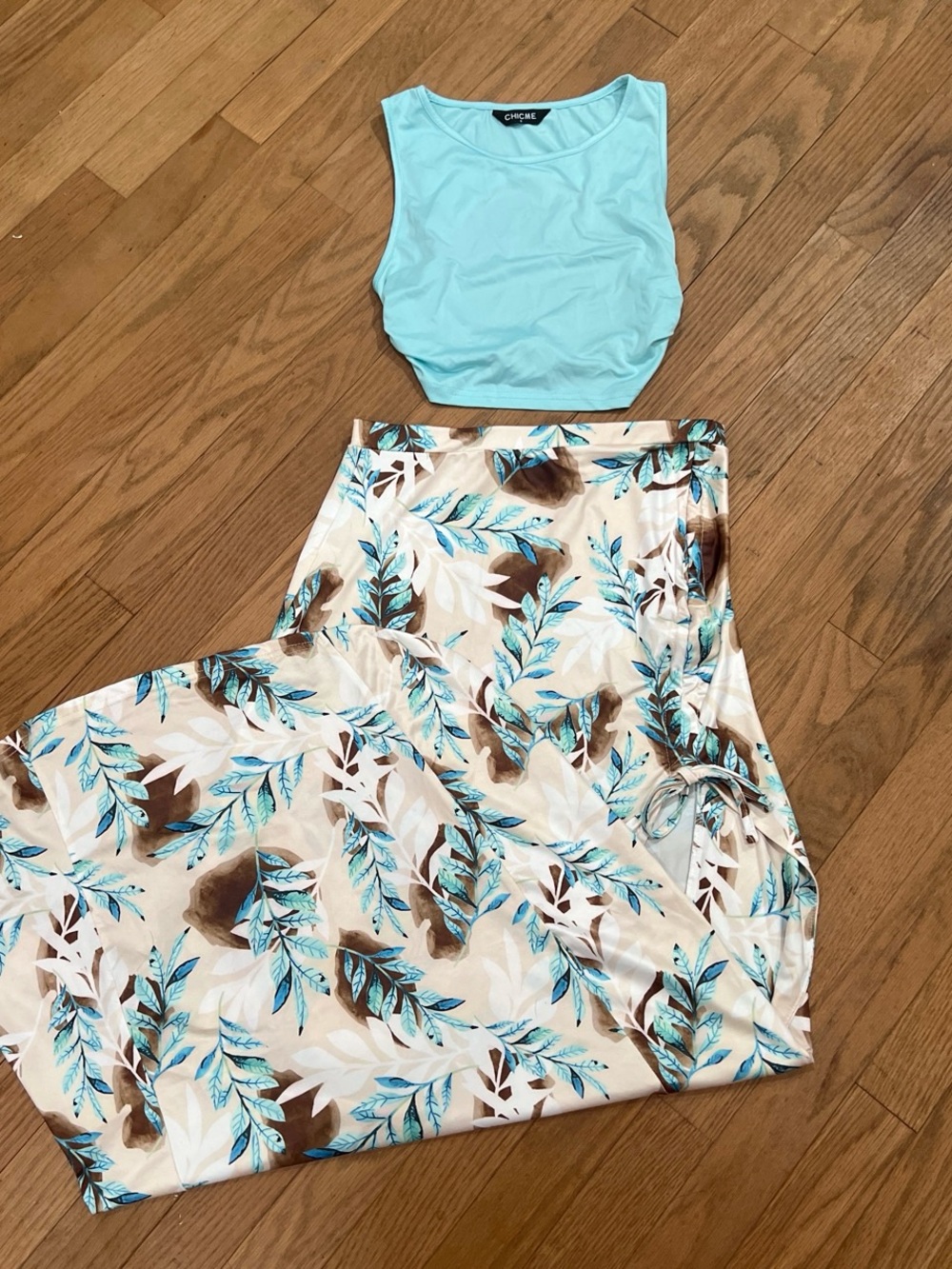 SHEIN Aqua Crop Top with Beige Floral Maxi Skirt